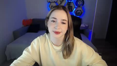 Snapshot of sabrinviolet chatting on December 15, 2024, 9:35 am Sabrina Violet online show from December 15, 2024, 9:35 am