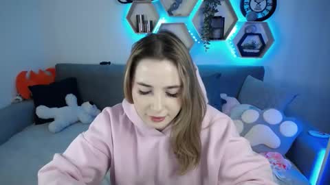 Snapshot of sabrinviolet chatting on February 7, 2025, 12:06 pm Sabrina Violet online show from February 7, 2025, 12:06 pm