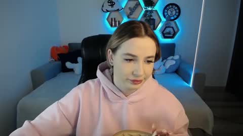 Snapshot of sabrinviolet chatting on February 9, 2025, 9:05 am Sabrina Violet online show from February 9, 2025, 9:05 am