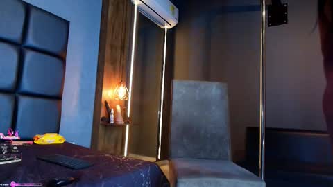 Snapshot of safiro_blue chatting on November 12, 2025, 1:33 pm SARA online show from November 12, 2025, 1:33 pm