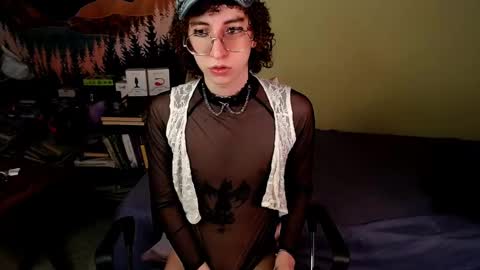 Snapshot of salemqueer_ chatting on January 22, 2025, 8:28 pm Sam online show from January 22, 2025, 8:28 pm