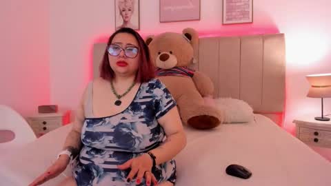 Snapshot of sam_von_tess chatting on October 22, 2025, 5:19 am Samantha online show from October 22, 2025, 5:19 am