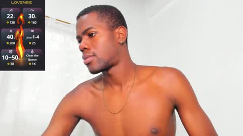 Snapshot of santi_brown1 chatting on January 25, 2025, 10:50 pm Santibrown online show from January 25, 2025, 10:50 pm