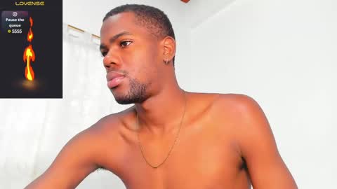 Snapshot of santi_brown1 chatting on February 23, 2025, 10:42 pm Santibrown online show from February 23, 2025, 10:42 pm