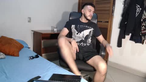 Snapshot of santiexxx chatting on October 20, 2025, 3:29 am santiexxx online show from October 20, 2025, 3:29 am