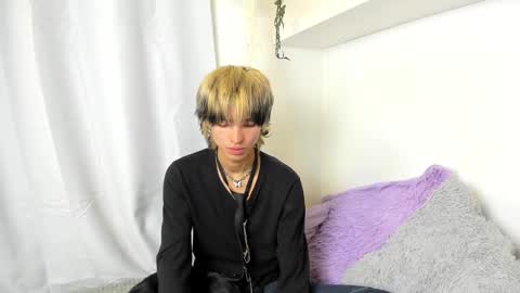 Snapshot of santy_kitty chatting on December 18, 2024, 3:04 am kitty online show from December 18, 2024, 3:04 am