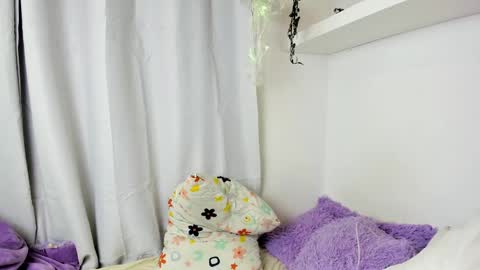 Snapshot of santy_kitty chatting on December 23, 2024, 4:55 am kitty online show from December 23, 2024, 4:55 am