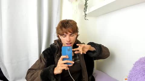 Snapshot of santy_kitty chatting on January 21, 2025, 3:37 am kitty online show from January 21, 2025, 3:37 am