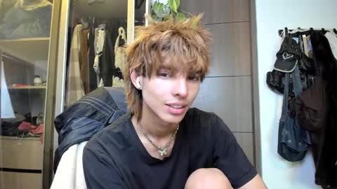 Snapshot of santy_kitty chatting on February 16, 2025, 4:20 am kitty online show from February 16, 2025, 4:20 am