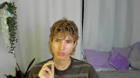 Snapshot of santy_kitty chatting on September 29, 2025, 2:49 am kitty online show from September 29, 2025, 2:49 am