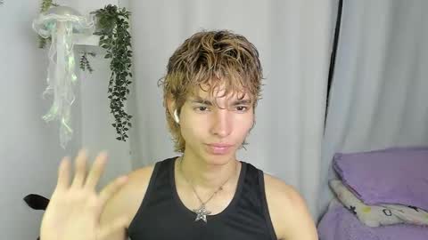 Snapshot of santy_kitty chatting on October 12, 2025, 1:26 am kitty online show from October 12, 2025, 1:26 am