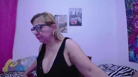 Snapshot of sara211 chatting on December 5, 2024, 10:23 am sara online show from December 5, 2024, 10:23 am