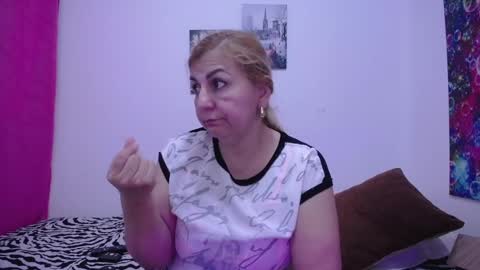 Snapshot of sara211 chatting on December 16, 2024, 3:22 pm sara online show from December 16, 2024, 3:22 pm