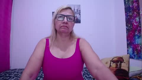 Snapshot of sara211 chatting on February 2, 2025, 3:17 pm sara online show from February 2, 2025, 3:17 pm