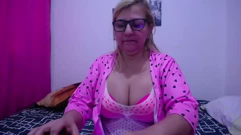 Snapshot of sara211 chatting on February 4, 2025, 3:47 pm sara online show from February 4, 2025, 3:47 pm