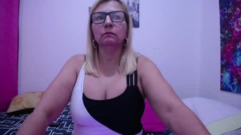 Snapshot of sara211 chatting on February 10, 2025, 1:46 am sara online show from February 10, 2025, 1:46 am