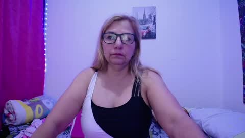 Snapshot of sara211 chatting on March 12, 2025, 12:04 pm sara online show from March 12, 2025, 12:04 pm