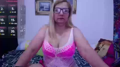 Snapshot of sara211 chatting on September 26, 2025, 2:32 pm sara online show from September 26, 2025, 2:32 pm