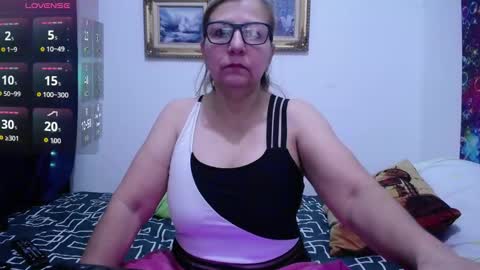 Snapshot of sara211 chatting on September 28, 2025, 2:22 pm sara online show from September 28, 2025, 2:22 pm