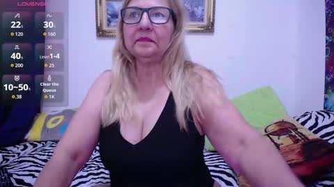 Snapshot of sara211 chatting on October 30, 2025, 2:57 am sara online show from October 30, 2025, 2:57 am