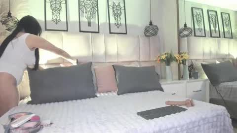 Snapshot of sara__colllins_ chatting on September 17, 2025, 12:29 pm SARA online show from September 17, 2025, 12:29 pm