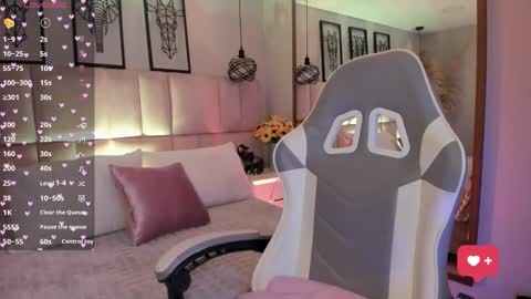 Snapshot of sara__colllins_ chatting on September 23, 2025, 12:30 pm SARA online show from September 23, 2025, 12:30 pm