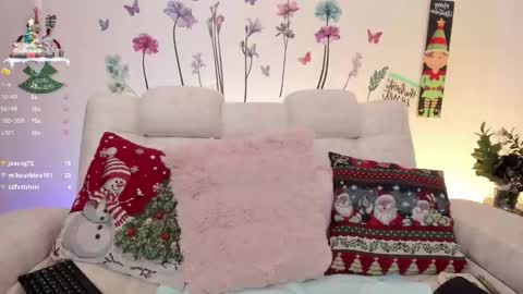 Snapshot of sara_crowe chatting on December 23, 2024, 9:08 pm Sara Crowe online show from December 23, 2024, 9:08 pm