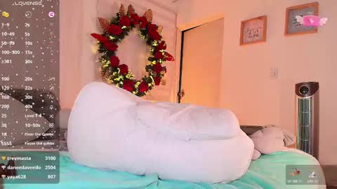 Snapshot of sarah_moonn_ chatting on December 7, 2024, 10:23 am Sarah   online show from December 7, 2024, 10:23 am