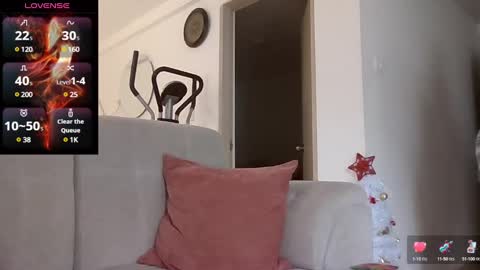 Snapshot of saramartinez100 chatting on December 13, 2024, 7:53 pm sara martinez online show from December 13, 2024, 7:53 pm