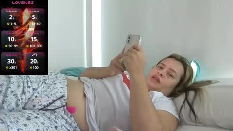 Snapshot of saramartinez100 chatting on February 18, 2025, 3:54 pm sara martinez online show from February 18, 2025, 3:54 pm