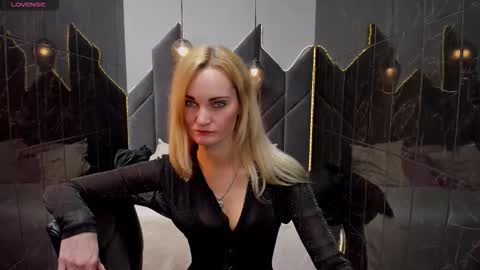 Snapshot of sarasubtlety chatting on September 19, 2025, 1:56 pm Sara online show from September 19, 2025, 1:56 pm