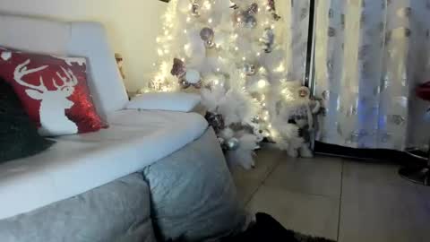 Snapshot of saratukkerr chatting on December 21, 2024, 6:30 am saratukkerr online show from December 21, 2024, 6:30 am