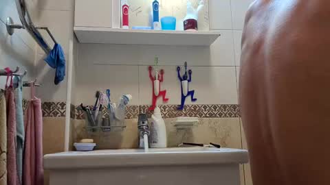 Snapshot of sasha999111 chatting on December 21, 2024, 9:23 am Eldak23 online show from December 21, 2024, 9:23 am