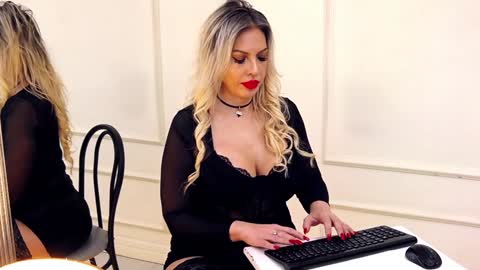 Snapshot of sashavaughn chatting on January 12, 2025, 5:34 am Sasha online show from January 12, 2025, 5:34 am