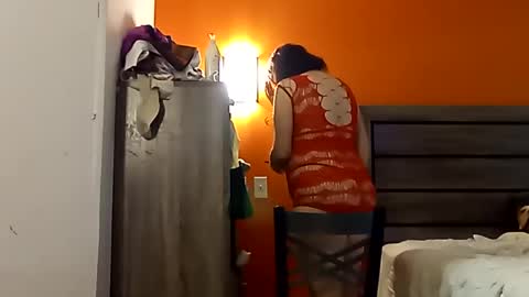 Snapshot of saucybear666 chatting on February 27, 2025, 11:37 pm SnowBunny online show from February 27, 2025, 11:37 pm