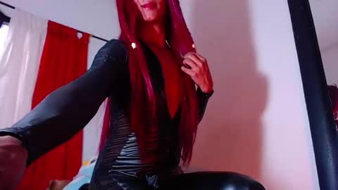 Snapshot of scarlet_goddes chatting on October 4, 2025, 12:03 pm As me online show from October 4, 2025, 12:03 pm