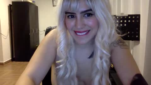 Snapshot of scarlet_whisper chatting on January 11, 2025, 4:27 am scarlet whisper online show from January 11, 2025, 4:27 am