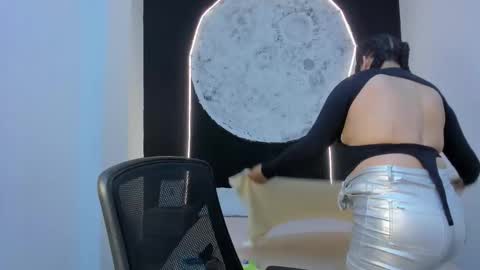 Snapshot of scarletmoon1_ chatting on October 17, 2025, 8:33 pm Scarlet online show from October 17, 2025, 8:33 pm