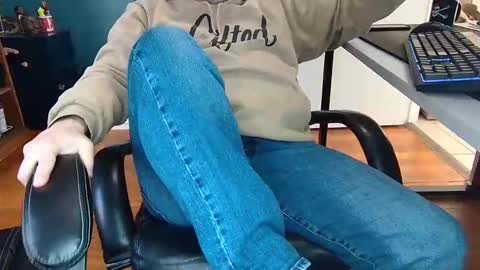 Snapshot of scottyglaze chatting on November 1, 2025, 4:42 pm Dadbodtactics online show from November 1, 2025, 4:42 pm