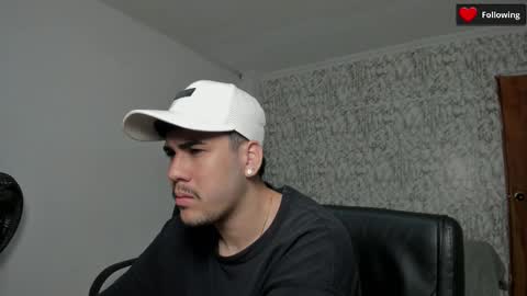 Snapshot of sebastian_jhonson chatting on October 22, 2025, 2:23 am sebastian_jhonson online show from October 22, 2025, 2:23 am