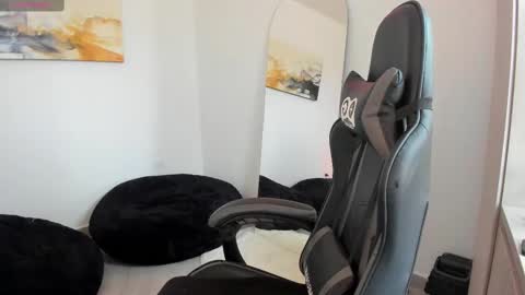 Snapshot of sebastianortizm chatting on January 25, 2025, 9:35 pm Lucian Sinclair online show from January 25, 2025, 9:35 pm