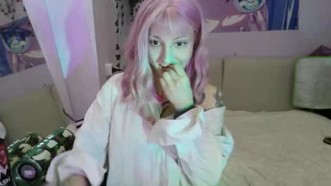 Snapshot of secret_bloom chatting on November 18, 2025, 10:31 am secret_bloom online show from November 18, 2025, 10:31 am