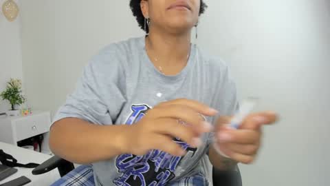 Snapshot of selket_ chatting on January 18, 2025, 11:00 am Selket online show from January 18, 2025, 11:00 am