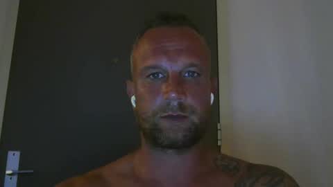 Snapshot of sence08 chatting on September 15, 2025, 5:35 pm sence08 online show from September 15, 2025, 5:35 pm