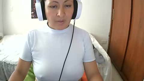 Snapshot of senthix1983 chatting on February 6, 2025, 6:24 pm senthix heyy promo en OnlyFans aprovecha 85 descuento online show from February 6, 2025, 6:24 pm