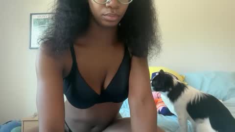Snapshot of serenitybee chatting on September 28, 2025, 4:56 pm Serenity Bee   online show from September 28, 2025, 4:56 pm
