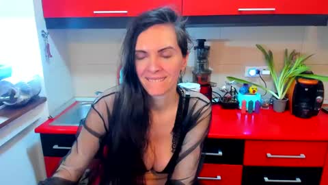 Snapshot of sexqueen1111 chatting on March 3, 2025, 1:42 am sexqueen1111 online show from March 3, 2025, 1:42 am