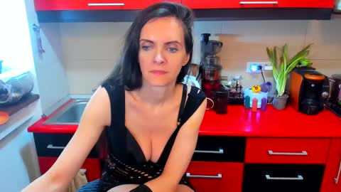 Snapshot of sexqueen1111 chatting on March 11, 2025, 2:32 am sexqueen1111 online show from March 11, 2025, 2:32 am