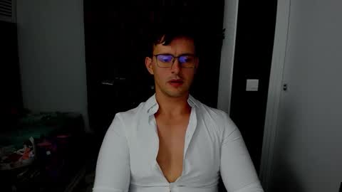 Snapshot of sexxymuscles4u chatting on October 7, 2025, 11:51 am Sexxymuscles4U online show from October 7, 2025, 11:51 am