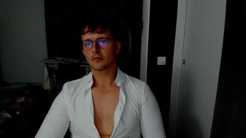 Snapshot of sexxymuscles4u chatting on October 8, 2025, 12:14 pm Sexxymuscles4U online show from October 8, 2025, 12:14 pm